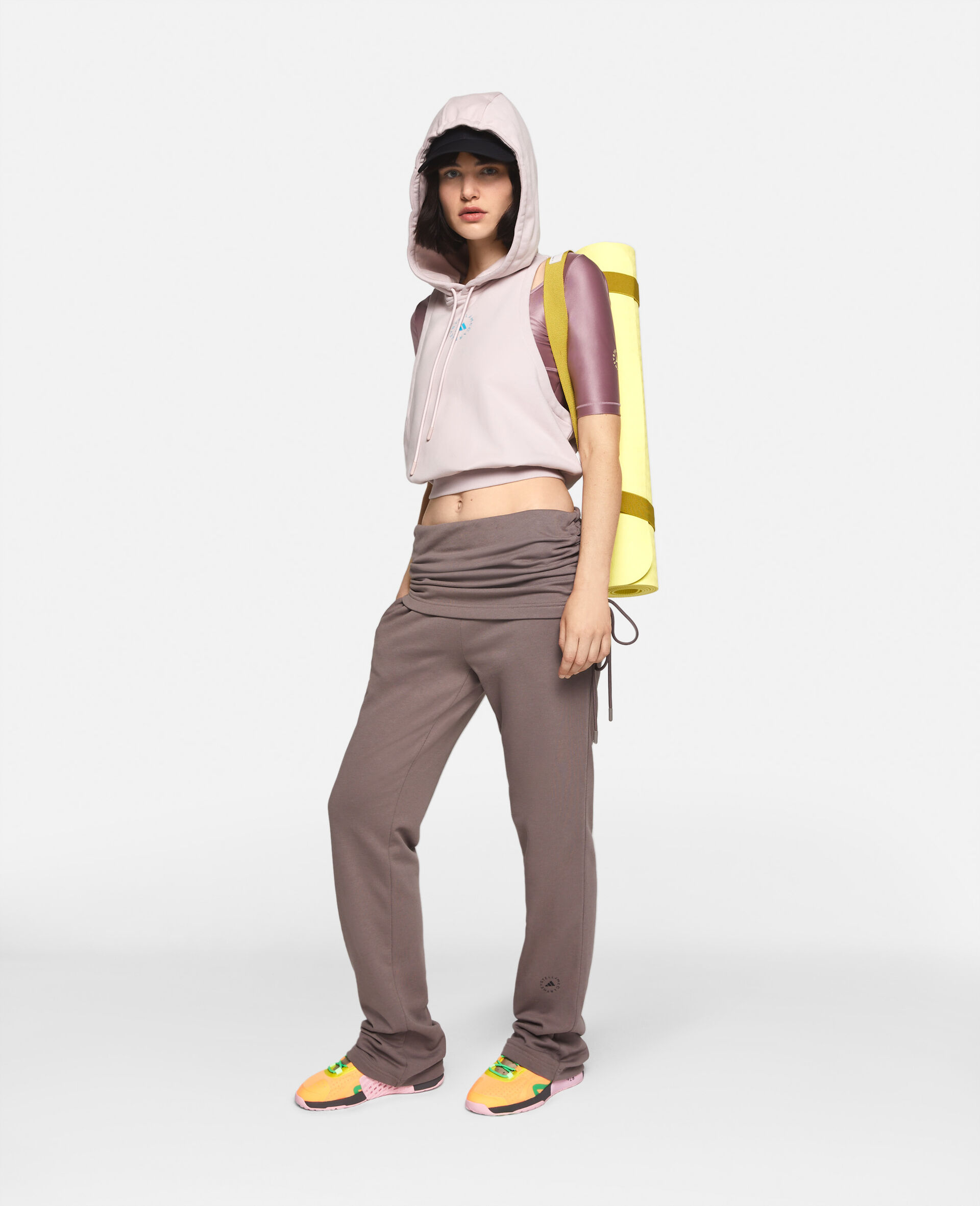 Pantaloni TrueCasuals con risvolto-Marrone-model