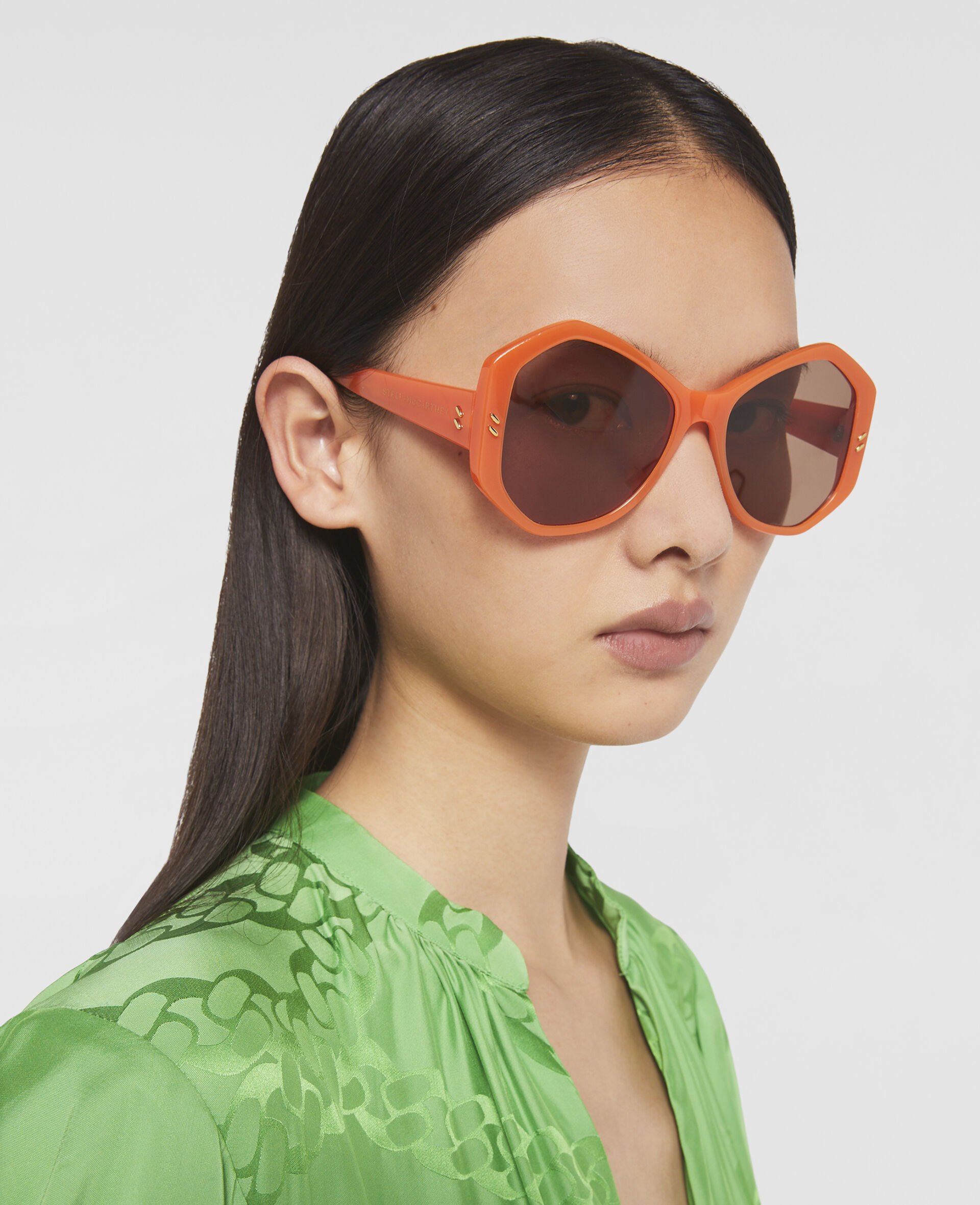Falabella Pin Hexagon Sunglasses-오렌지-model