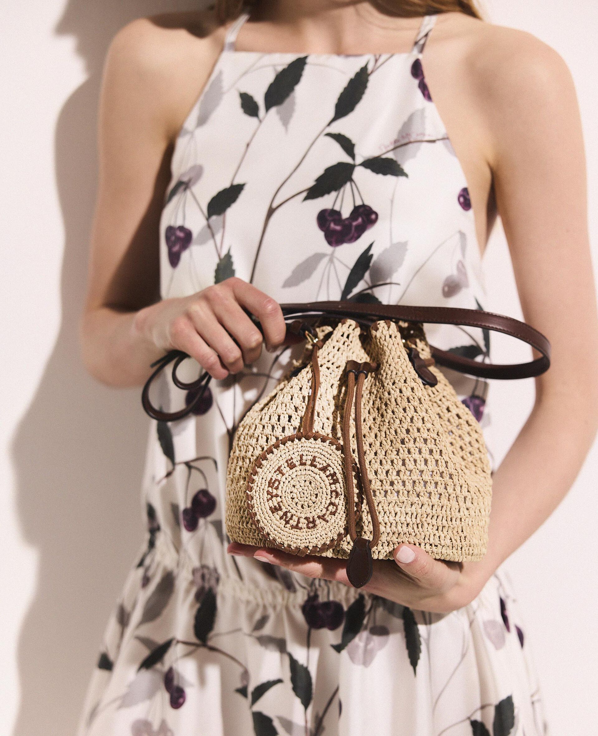 Falabella Raffia Crochet Bucket Bag-Marron-model