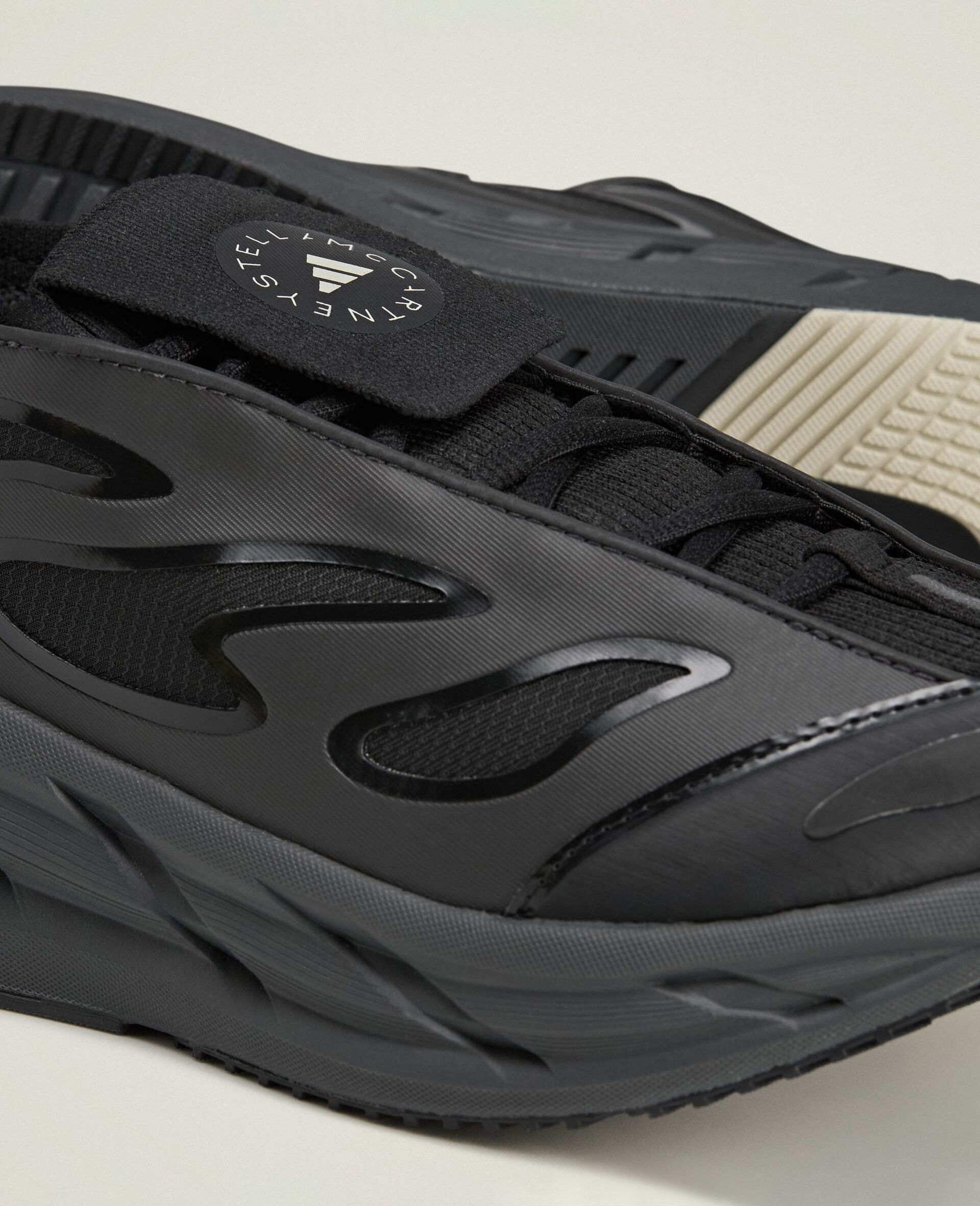 ADISTAR Distance Running Trainers-Black-large image number 6