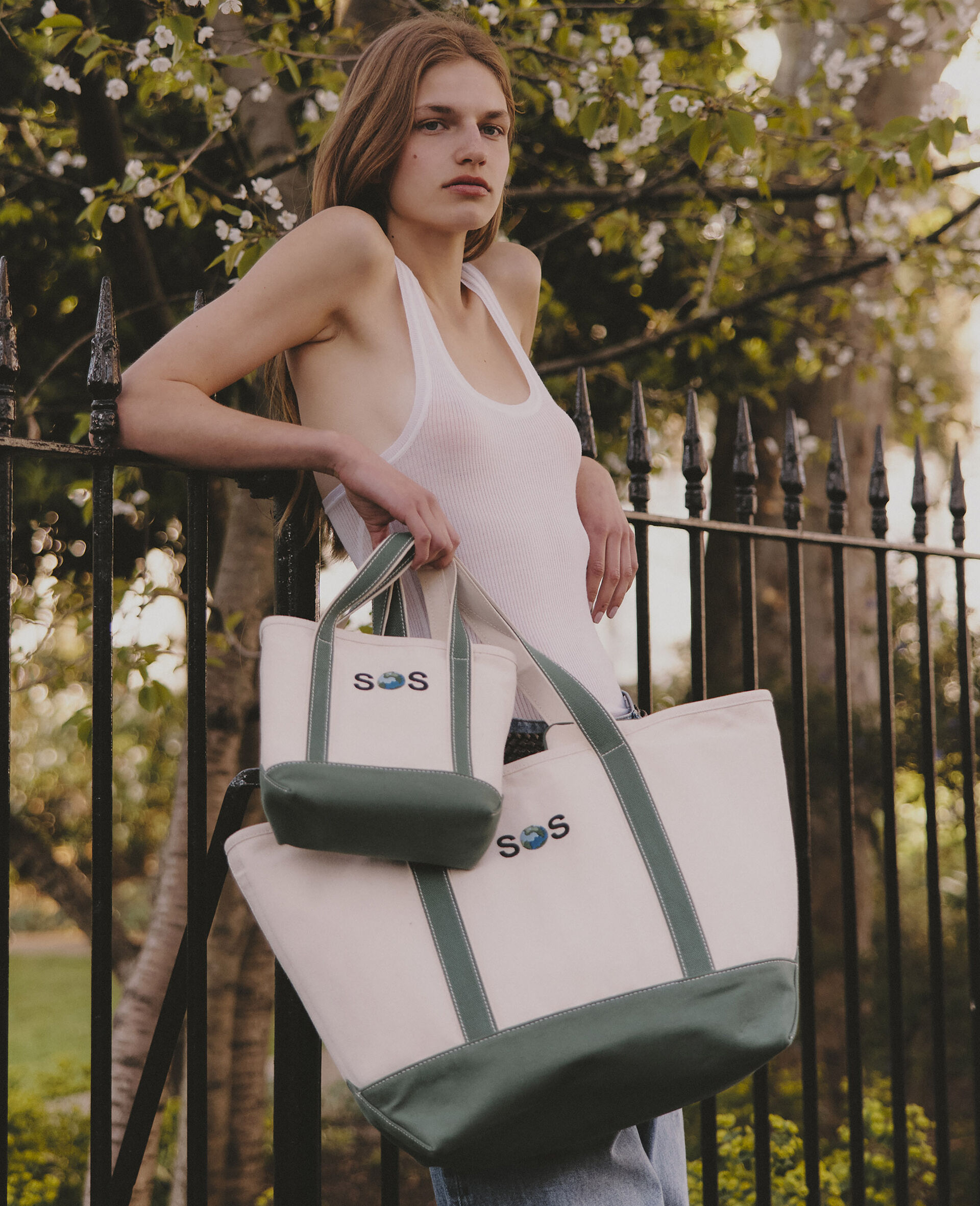 SOS Embroidered Large Tote Bag-Weiß-model