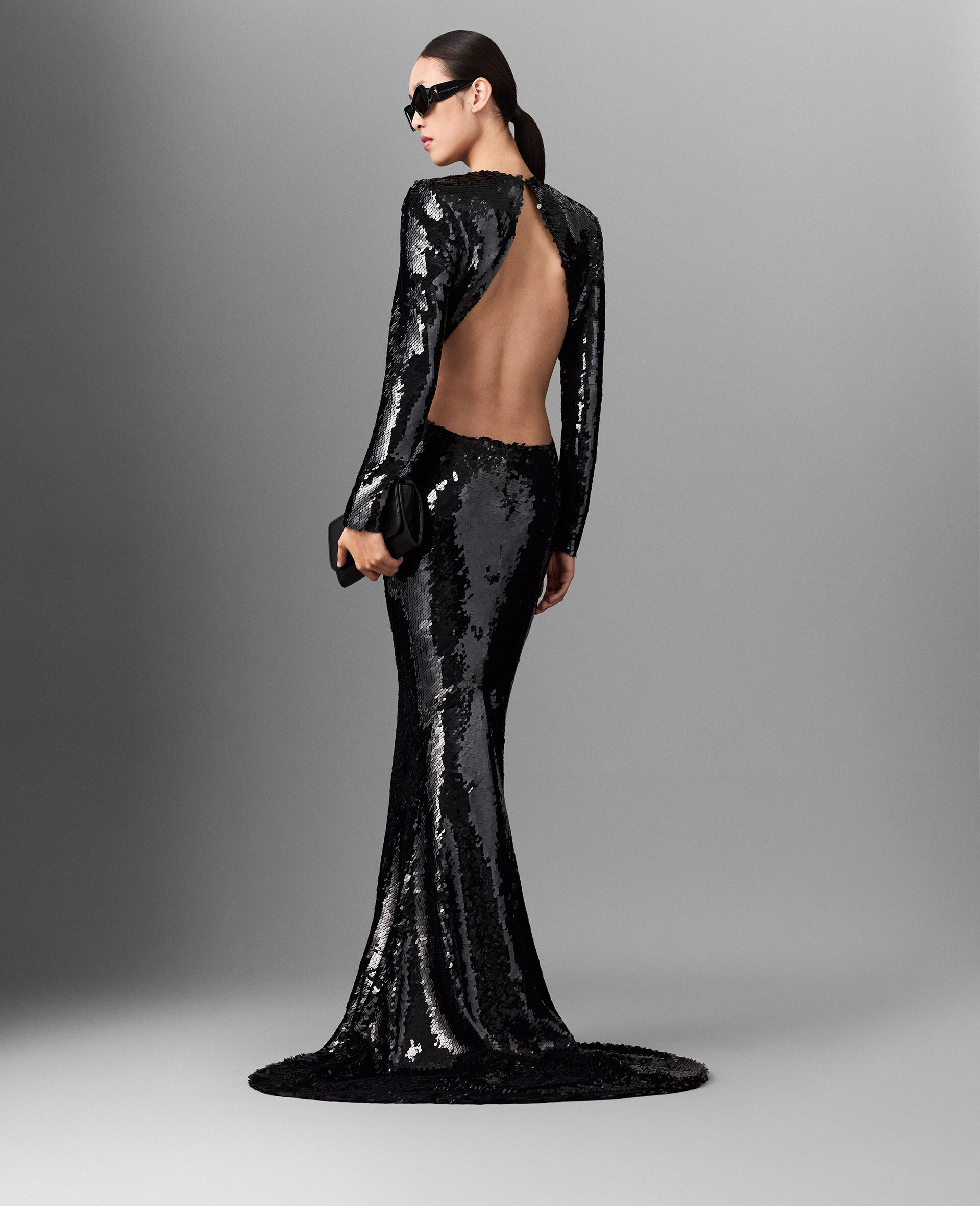 Lang&auml;rmeliges r&uuml;ckenfreies Kleid mit Pailletten-Schwarz-large image number 3