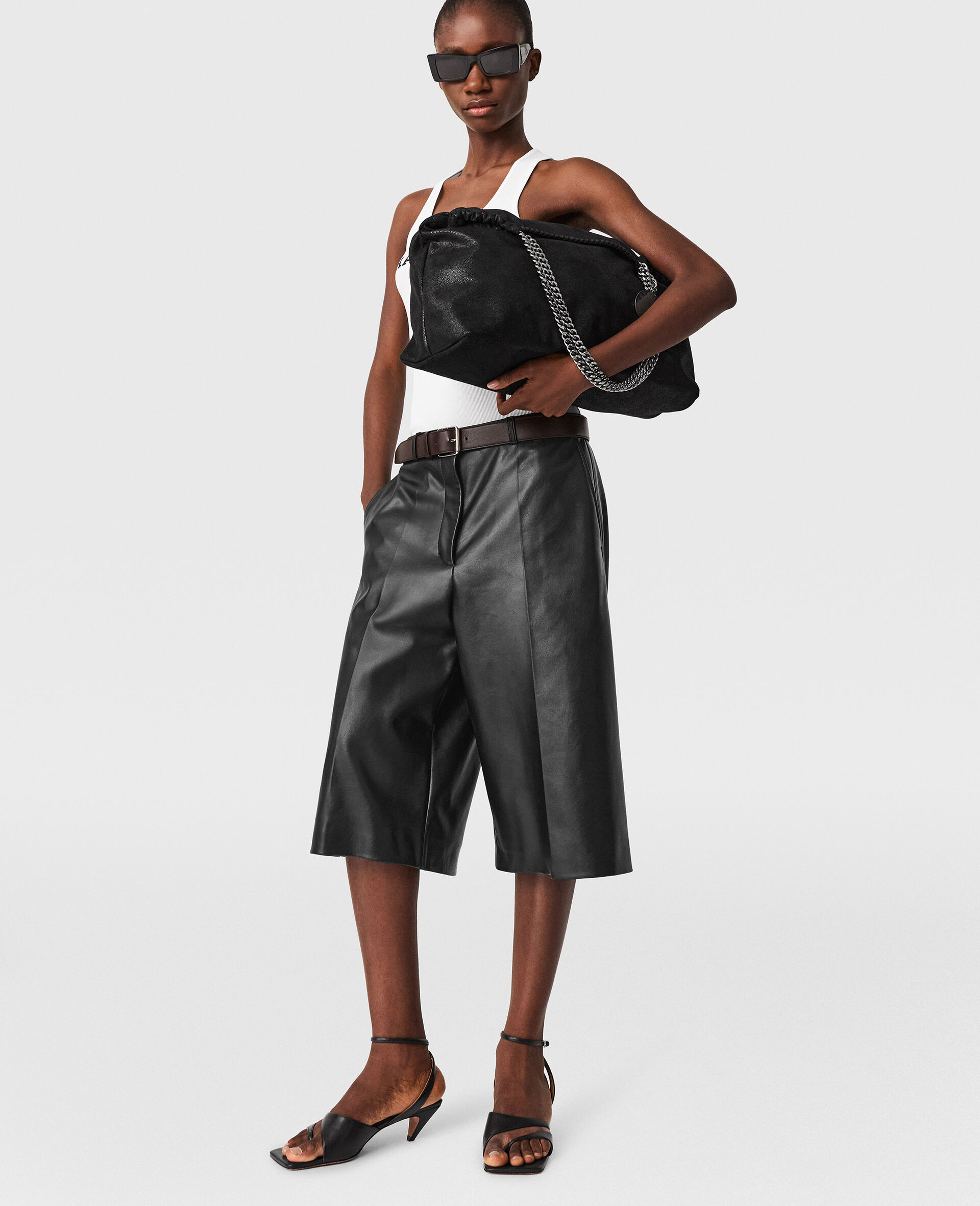 Wide-Leg Vegan Bermuda Shorts-블랙-medium