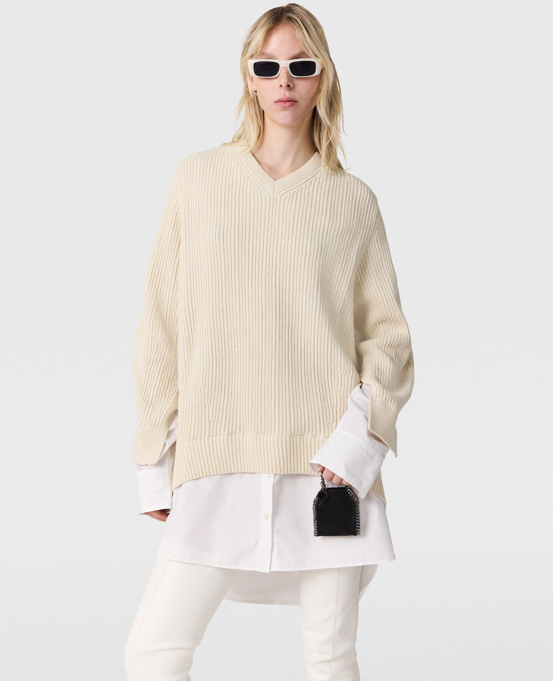 Hybrid Shirting V-Neck Jumper-Cream-model