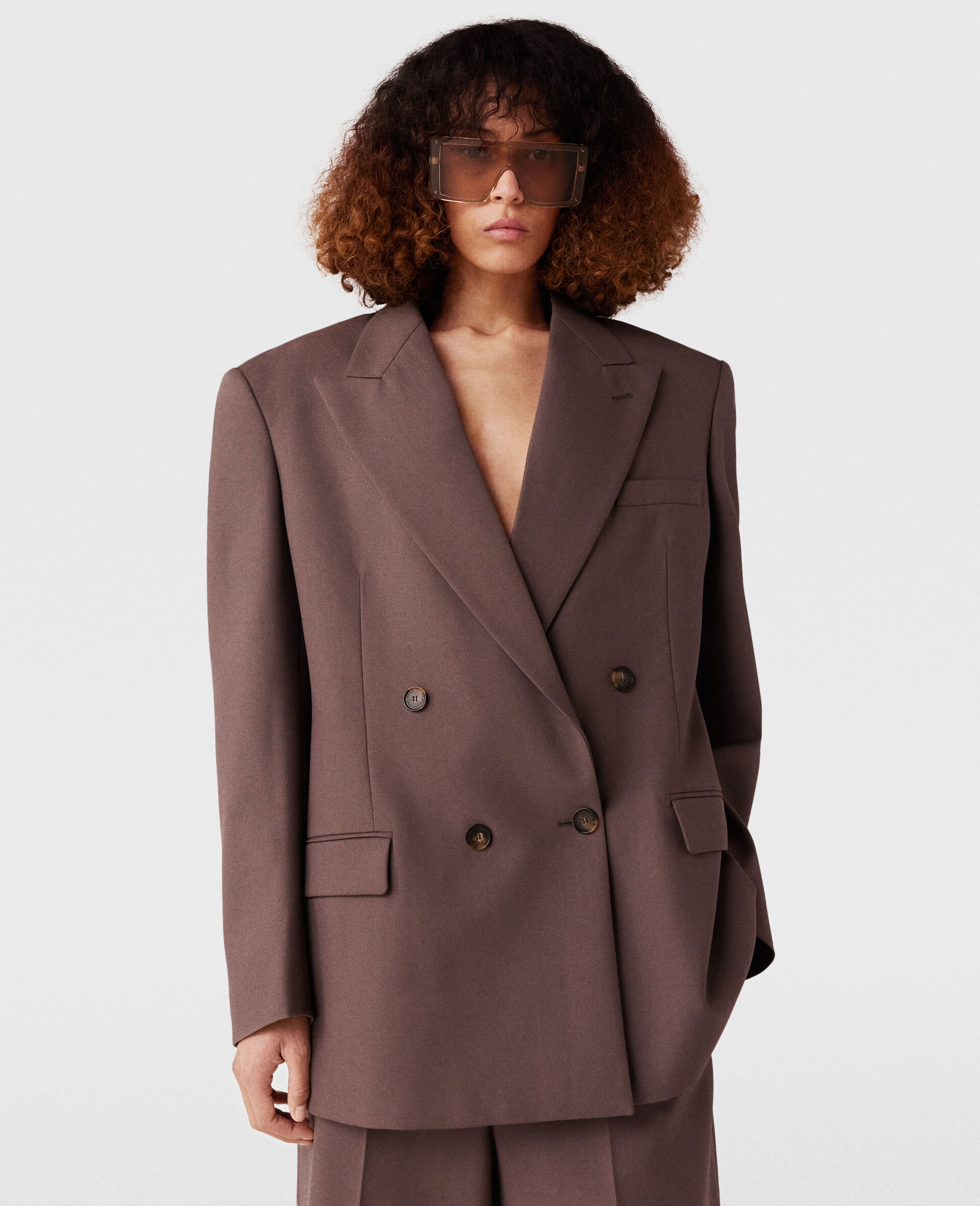 Oversized Double-Breasted Blazer-Brown-model Oversized Double-Breasted Blazer-Brown-model