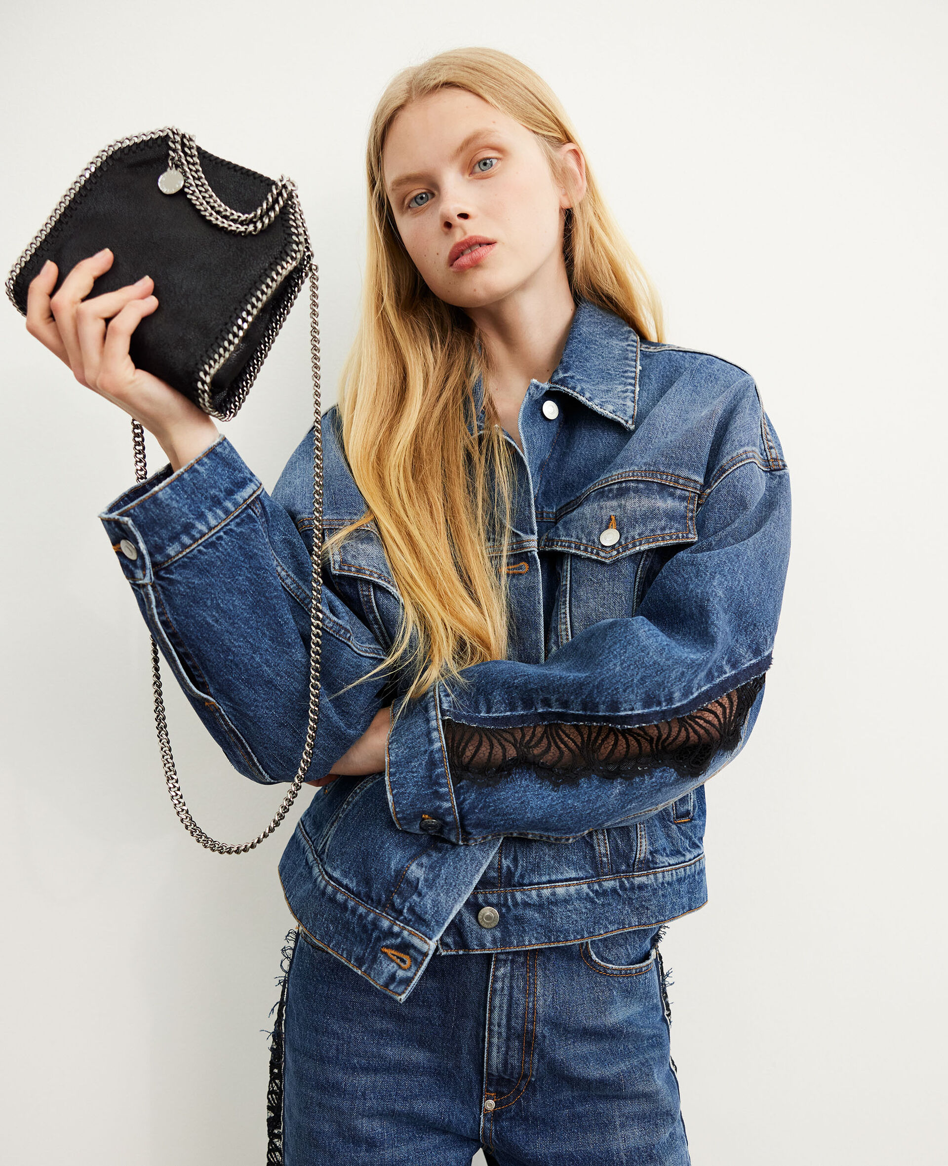 Falabella Tiny Tote Bag-ブラック-model