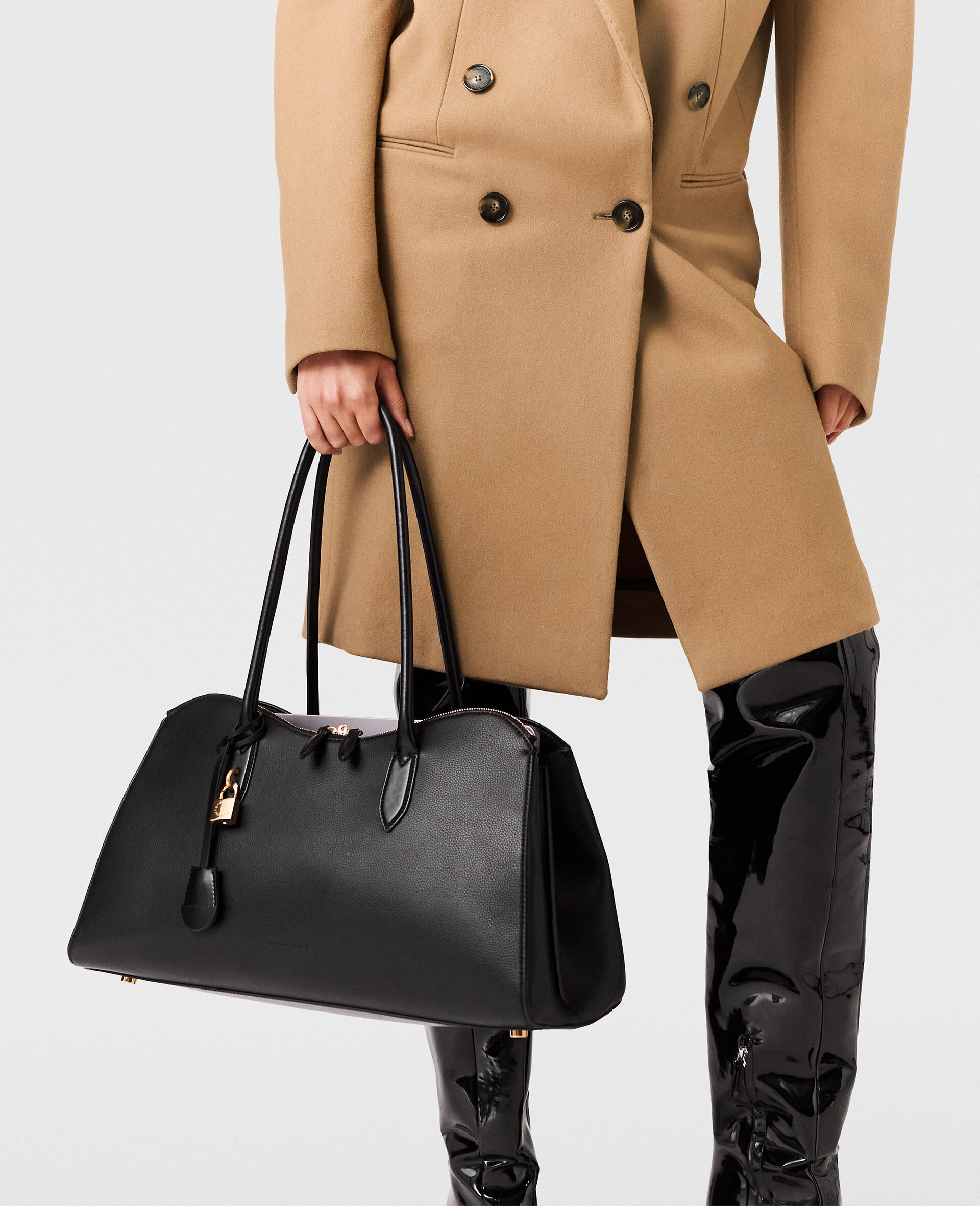 Ryder Tote Bag-Black-model