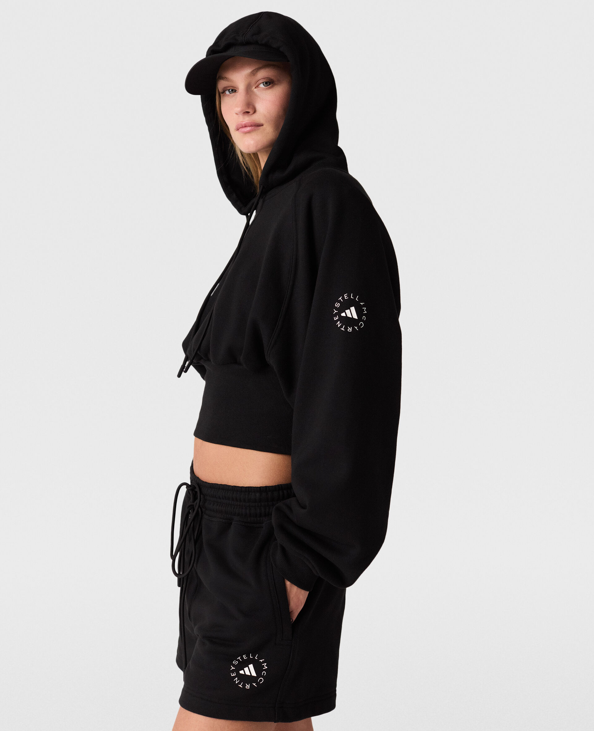 Sweat a capuche court TrueLife-Noir-model