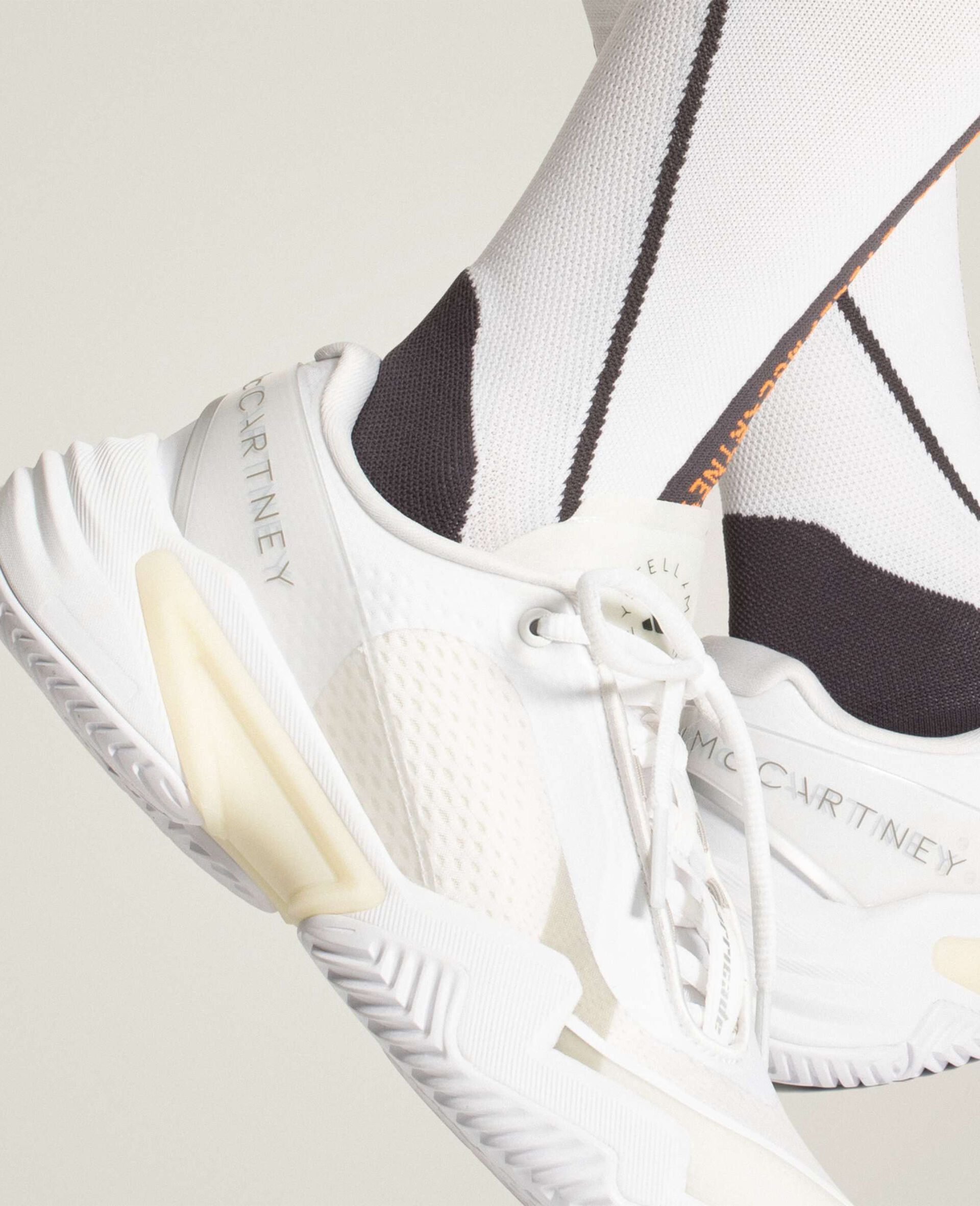 Barricade Tennis Trainers-White-large image number 5