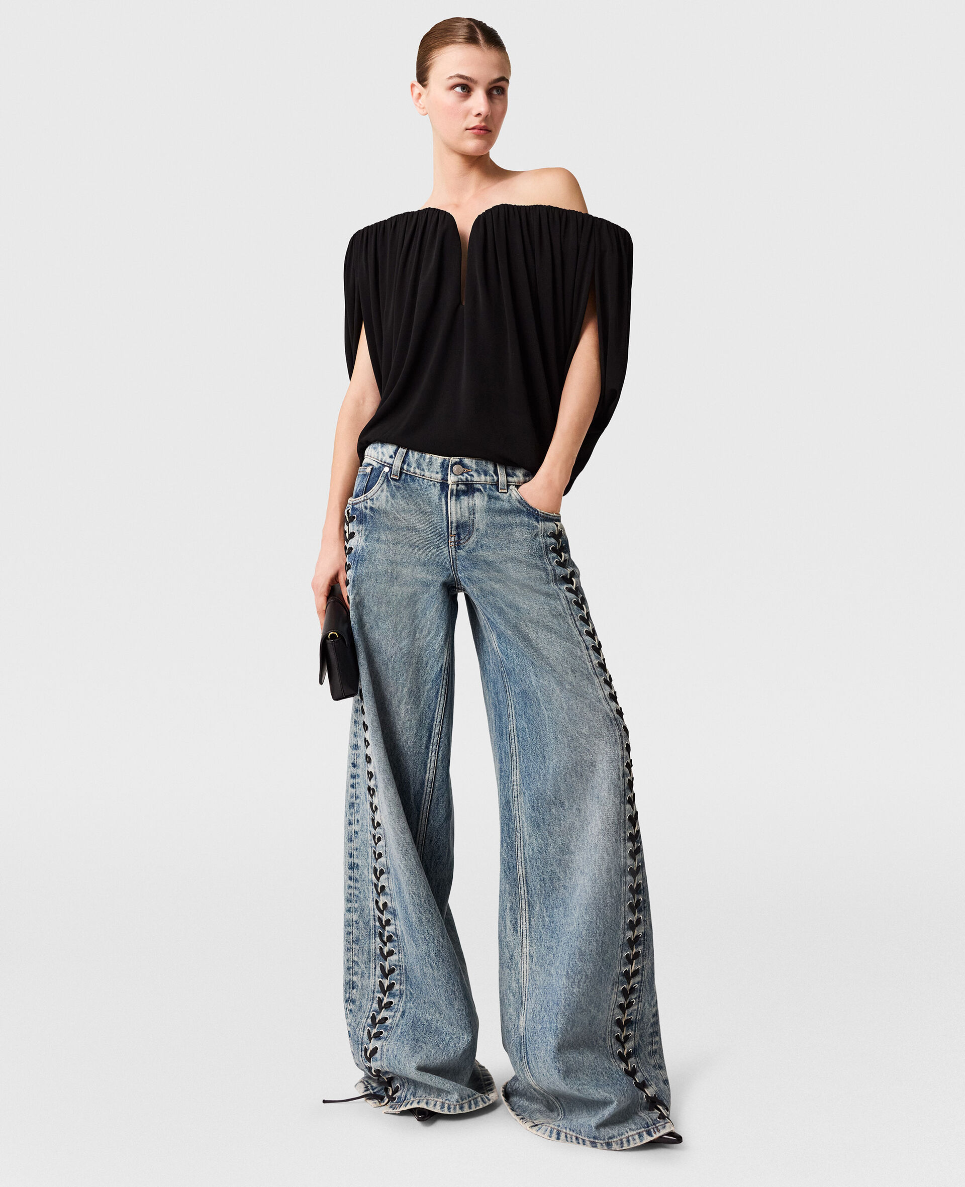 Haut bustier structure et plisse en crepe-Noir - Model image