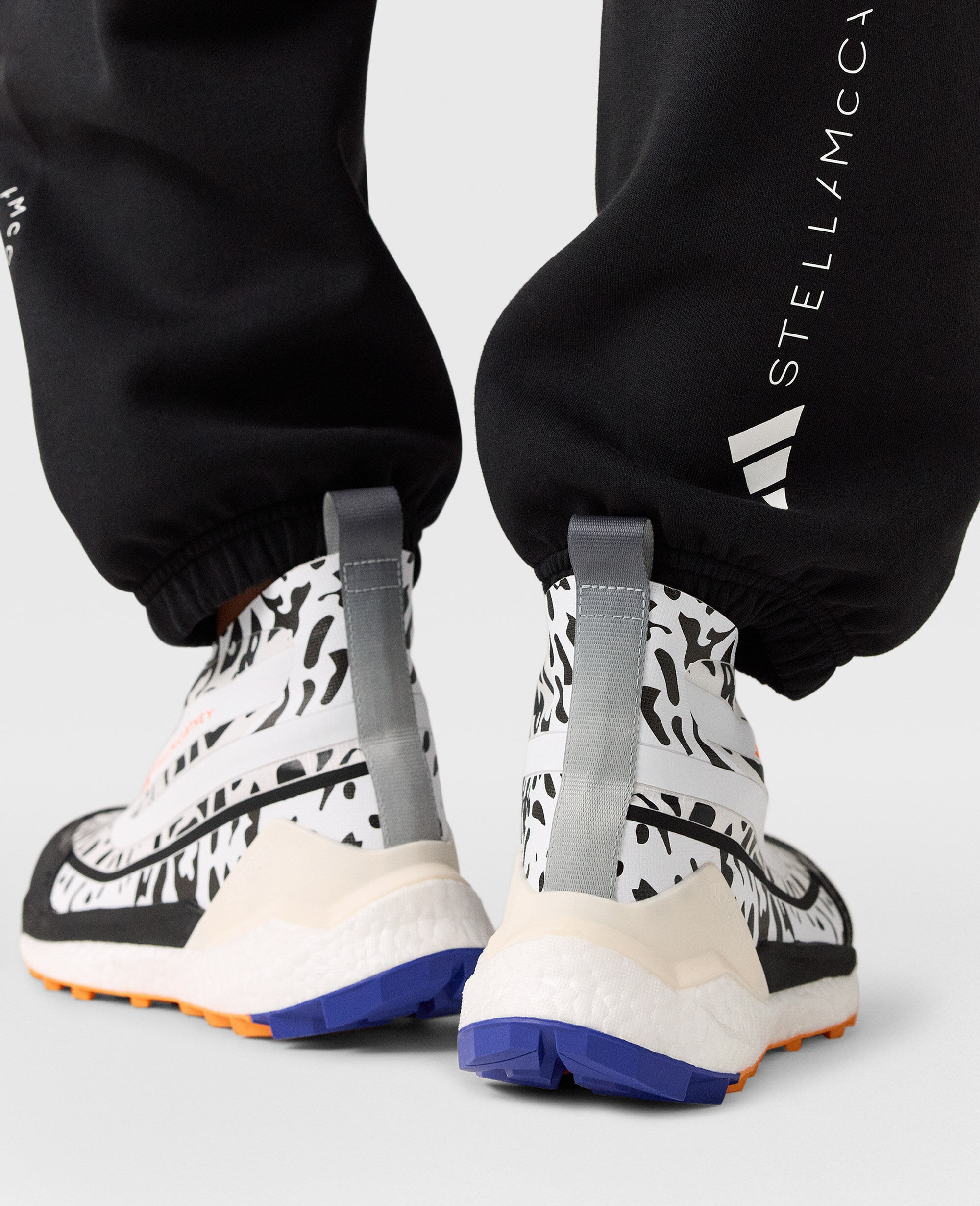 ★adidas by Stella McCartney★W TERREX FREEHIKER★追跡可 Women White/Crew Orange/Black Terrex Free Hiker Hiking Shoes