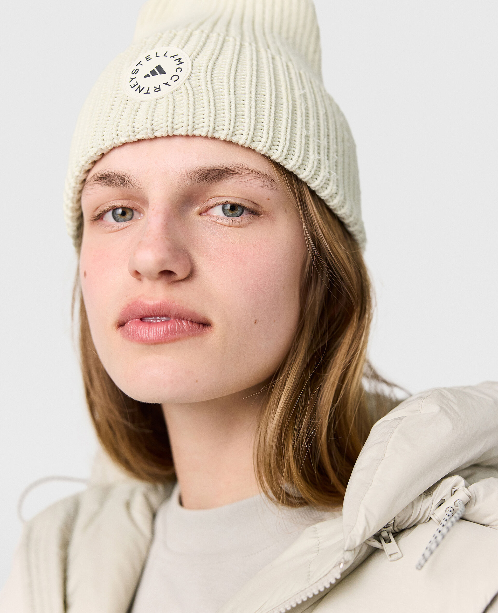 Logo Beanie-Beige-model