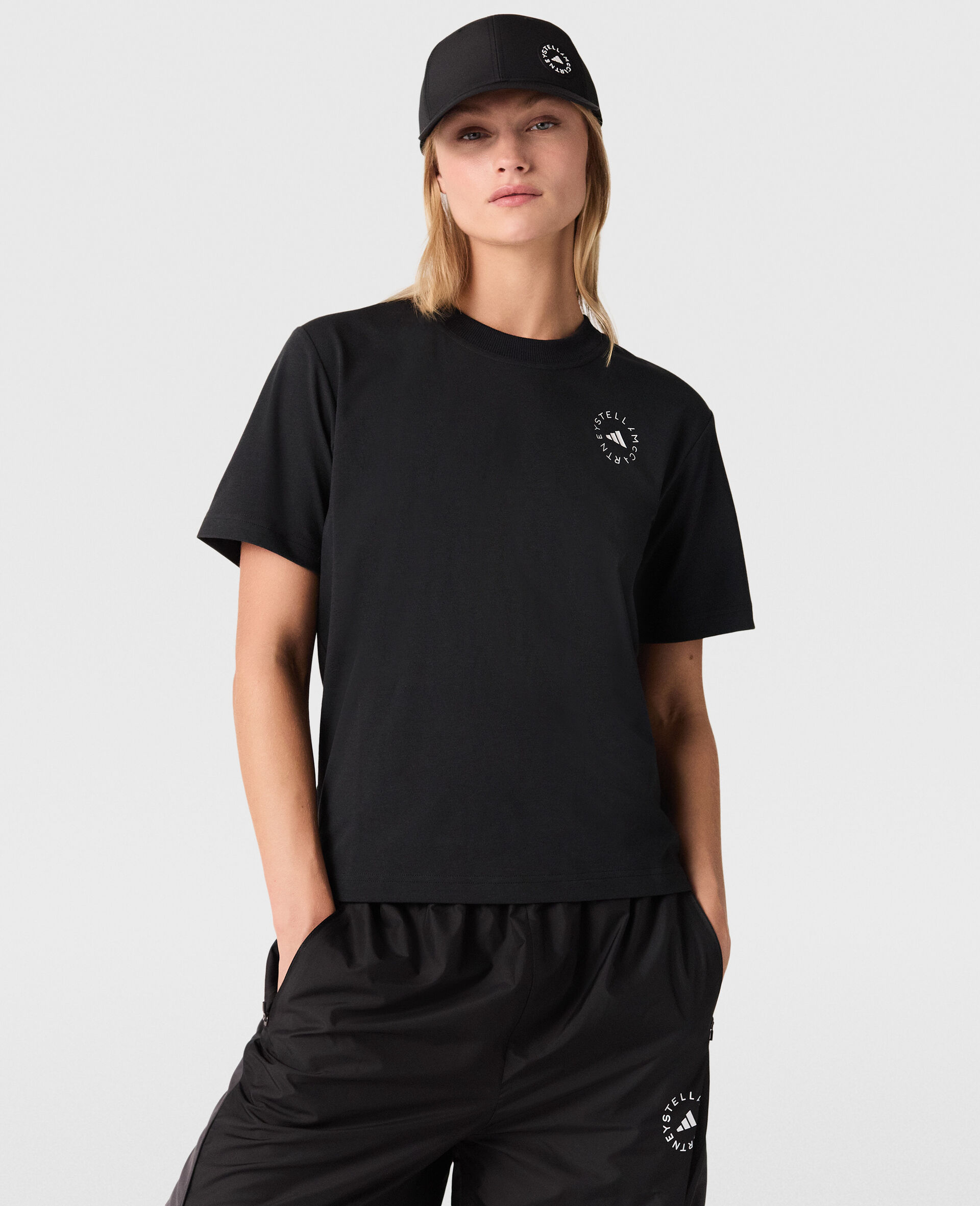 ロゴクラシックTシャツ-ブラック-medium