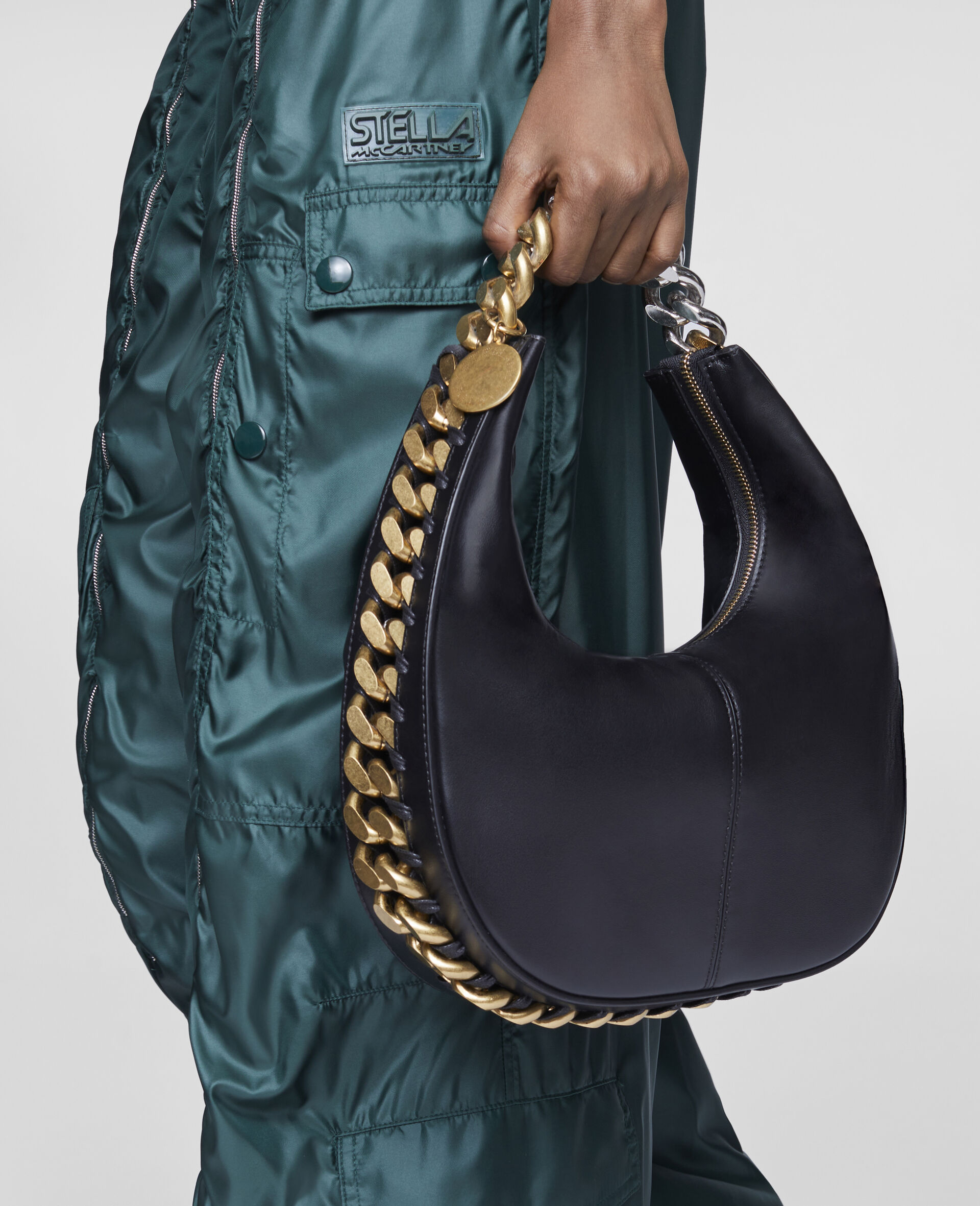 Women Black Frayme Small Zipit Shoulder Bag | Stella McCartney ES