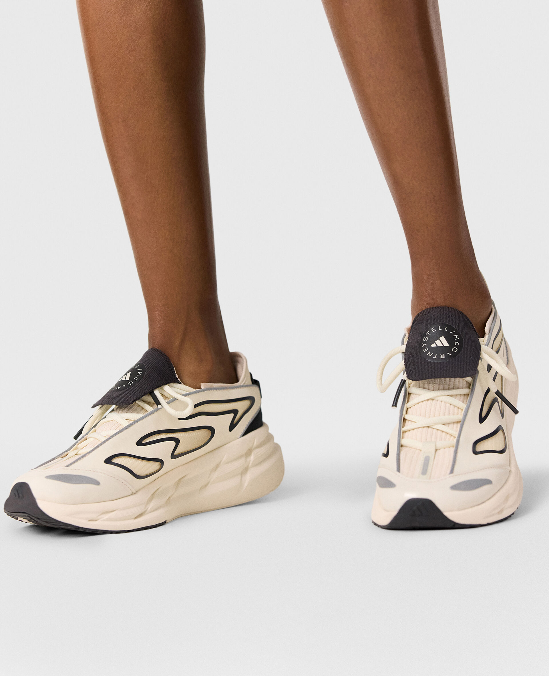 ADISTAR Distance Running Trainers-Beige-model