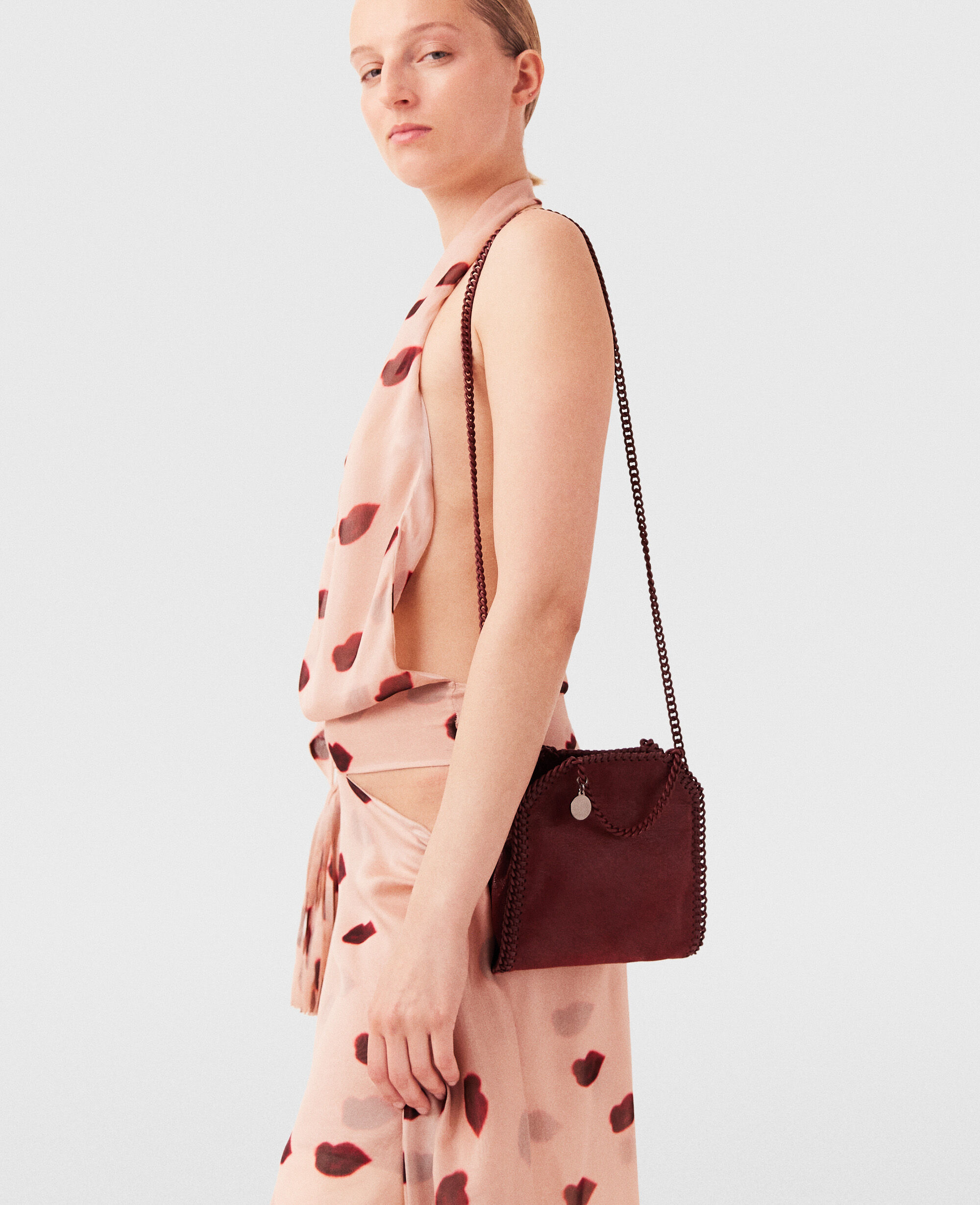Women ルビーレッド ファラベラ タイニー エナメル トートバッグ | Stella McCartney JP