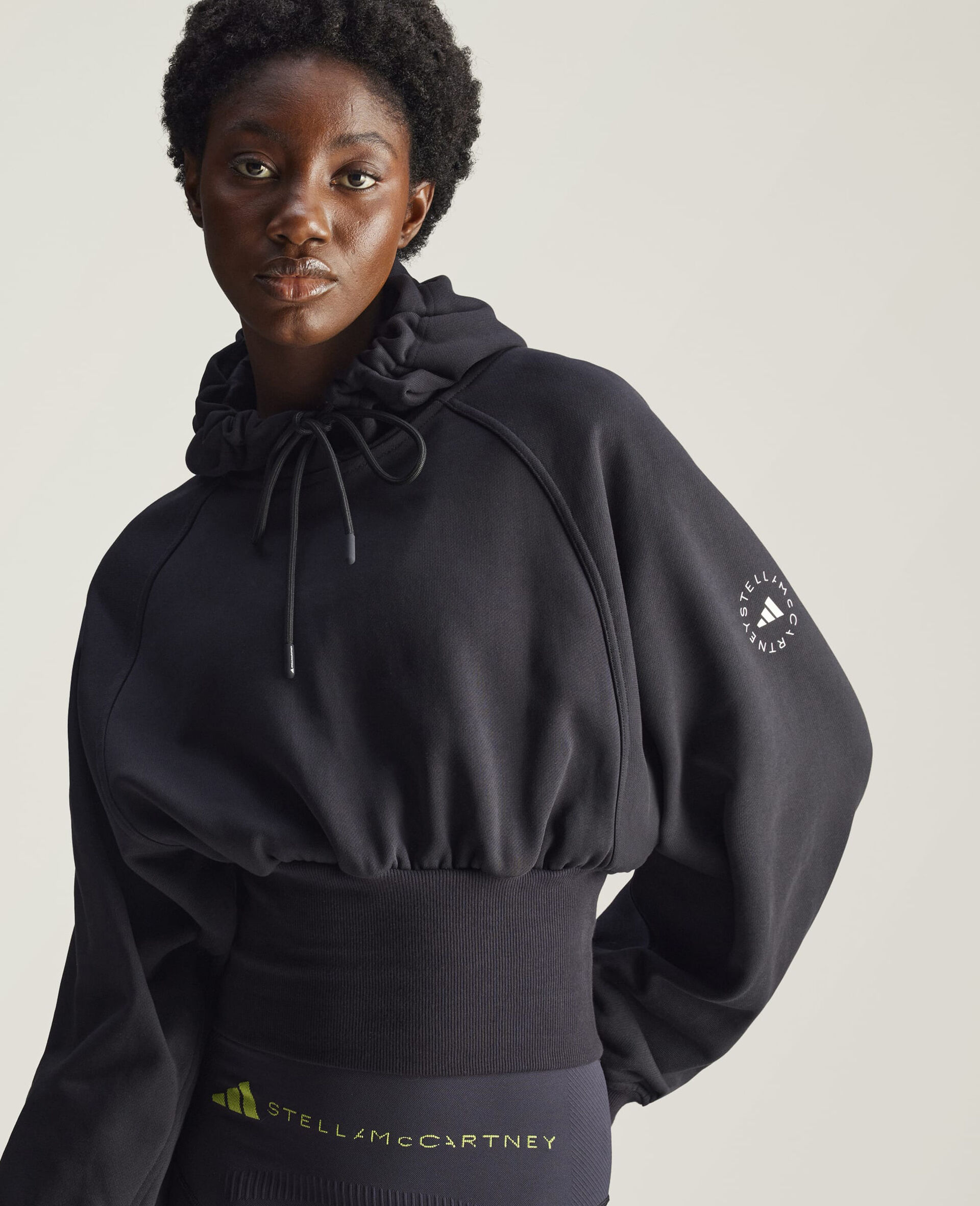 Kurzer Kapuzenpullover mit Logo-Schwarz-large image number 4