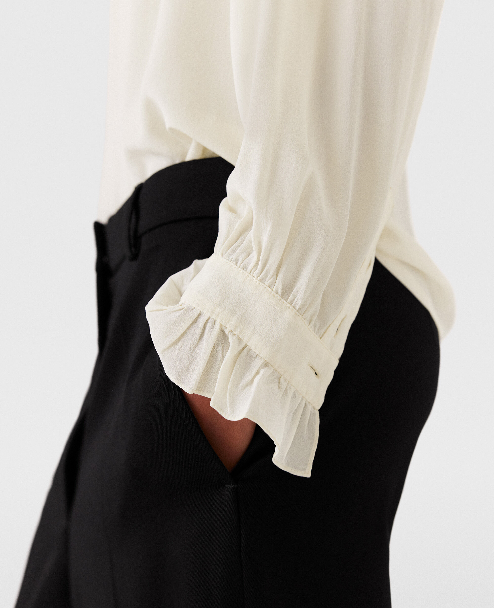 ★STELLA McCARTNEY直営店★シルククレープデシンシャツドレス Women ナチュラル シルククレープデシン ラッフル シャツ