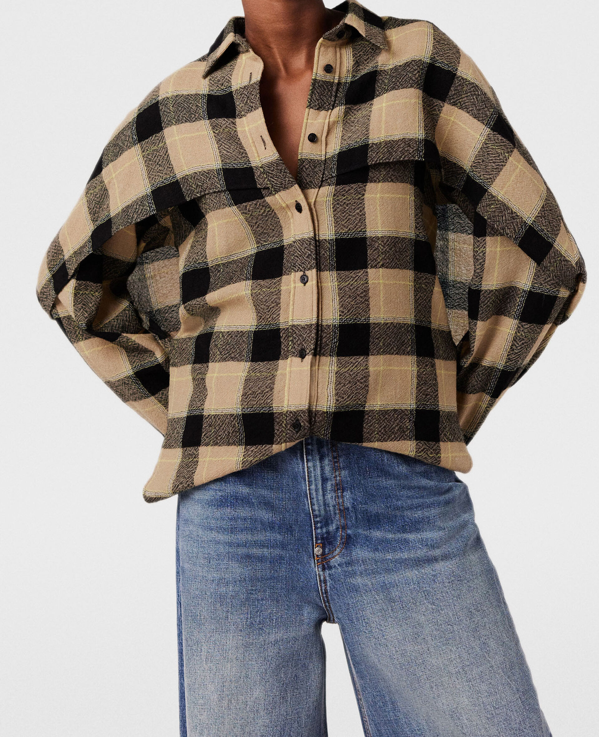 레이어드 체크 셔츠-베이지-model 레이어드 체크 셔츠-베이지-model
